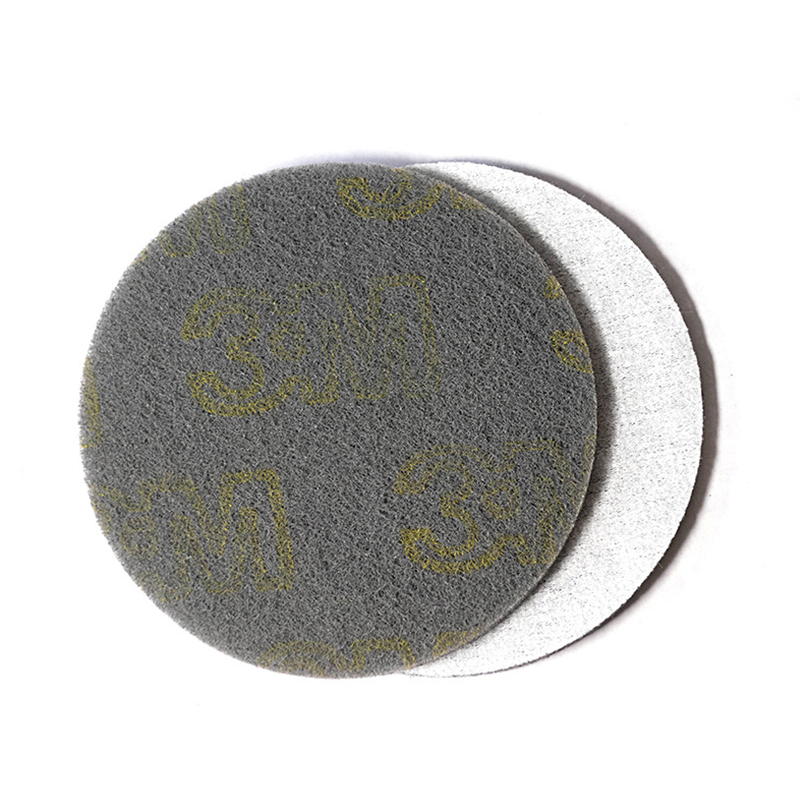 マシンはどのように維持および洗浄されていますか?